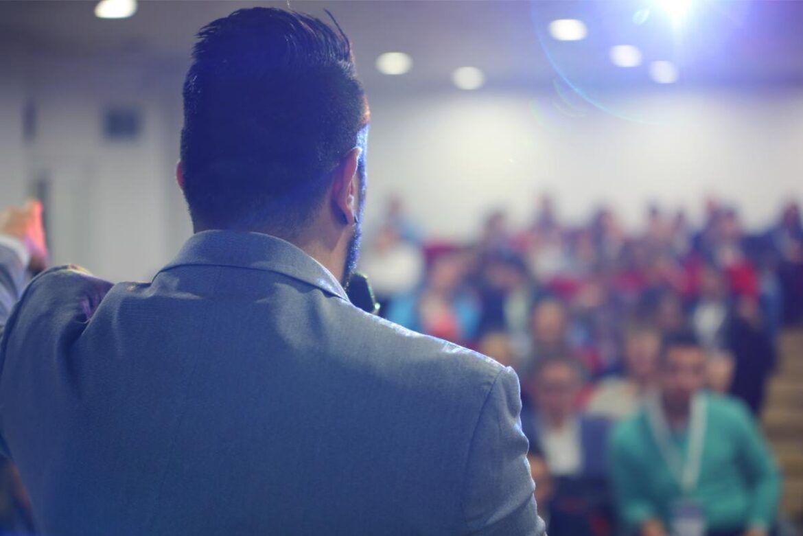 Look Straight Ahead – A Biblical Leadership Principle
